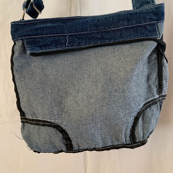 Upcycled denim crossbody or shoulder bag with adjustable strap - Picture 5 of 7